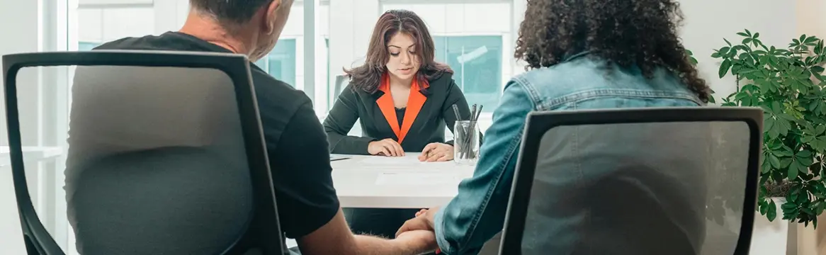 DEVANT LE JUGE DE L’EXÉCUTION SAISI PAR REQUÊTE, LA POSTULATION EST FACULTATIVE